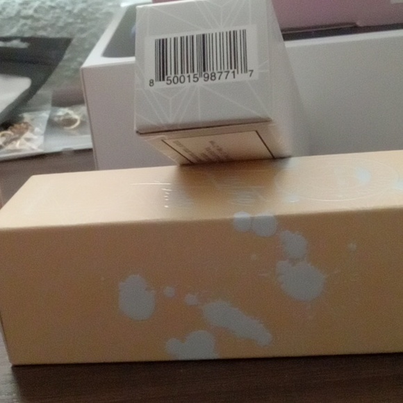 Brand new hank&henry color canvas paints - Picture 3 of 3